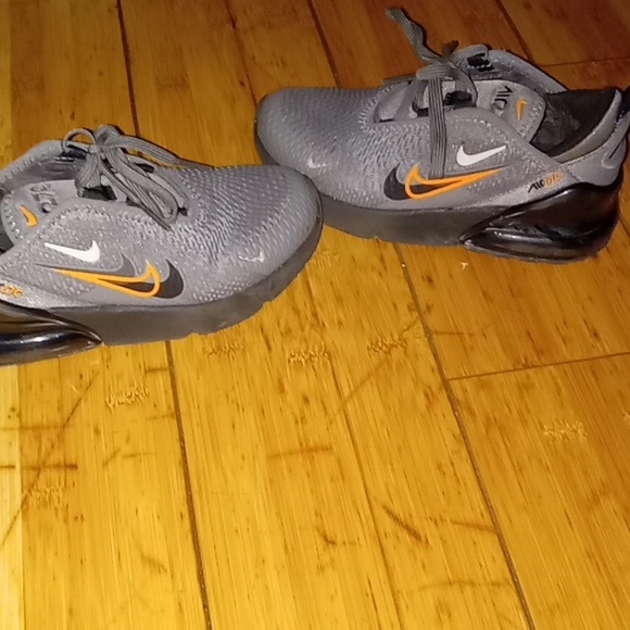 😍😍Nike 270 little kids size 11😍😍 - Picture 5 of 8